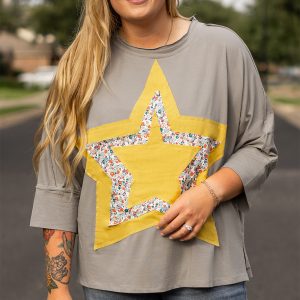 Medium Grey Floral Star Patched Pattern 3/4 Sleeve Plus Size Top