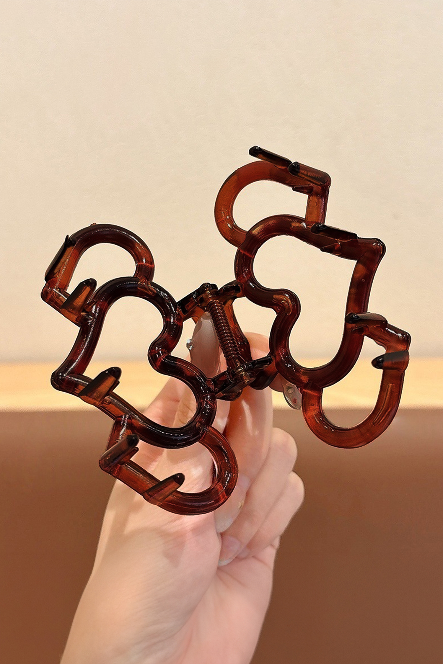 Bonbon Hollowed Heart Design Color Contrasted Acrylic Hair Claw Clip - Image 4